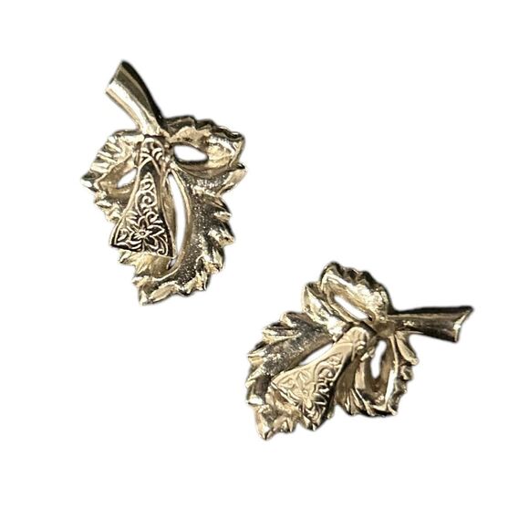 40s Ora Sweet Rhinestone Tiny Leaf Rhodium Plated Clip-On Earrings - Picture 5 of 5